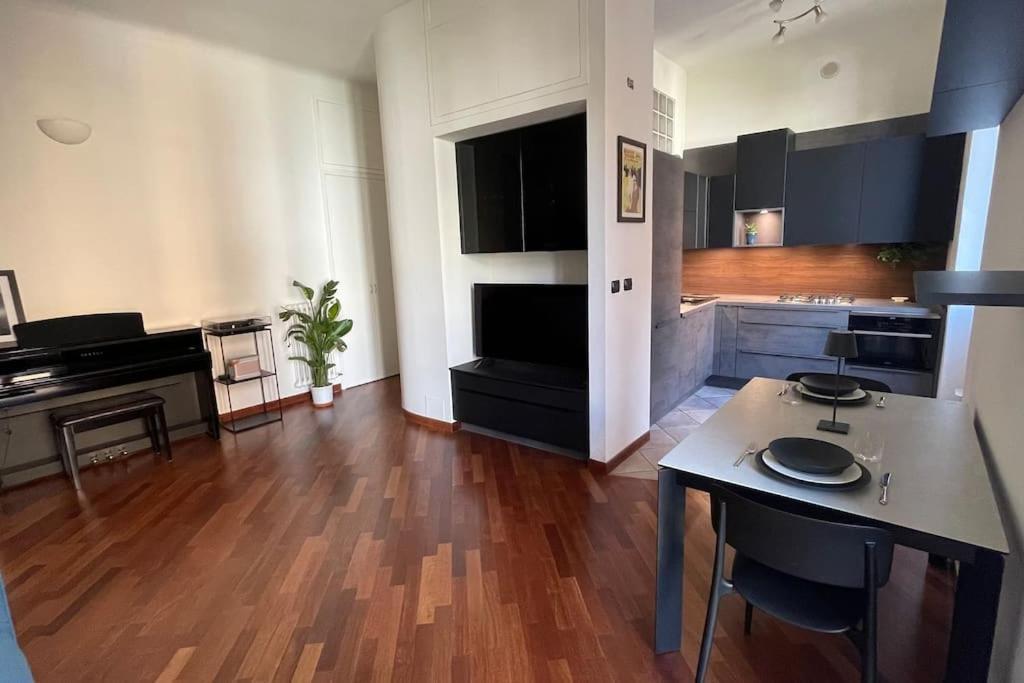 Ferienwohnung "Iris" Milano Lunigiana In Stazione Centrale Exterior foto