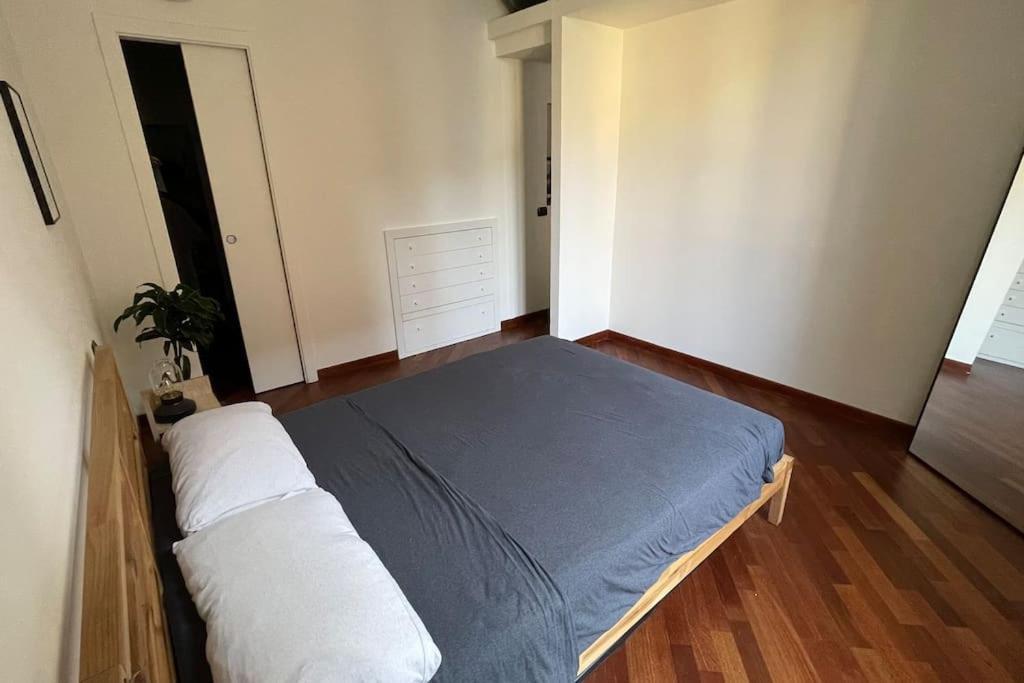 Ferienwohnung "Iris" Milano Lunigiana In Stazione Centrale Exterior foto