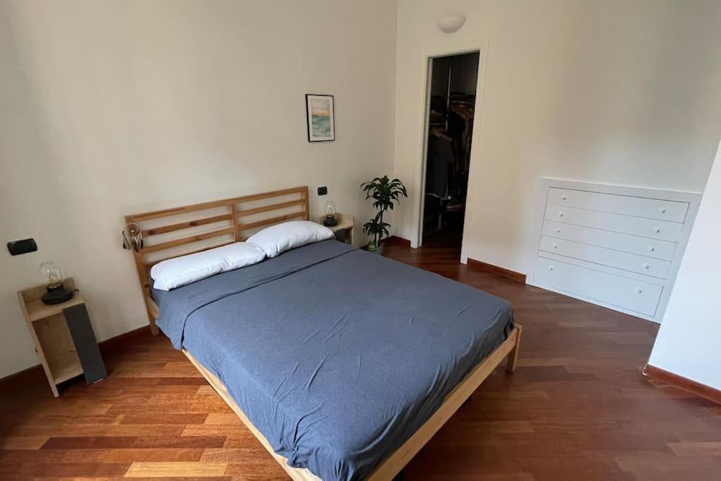 Ferienwohnung "Iris" Milano Lunigiana In Stazione Centrale Exterior foto