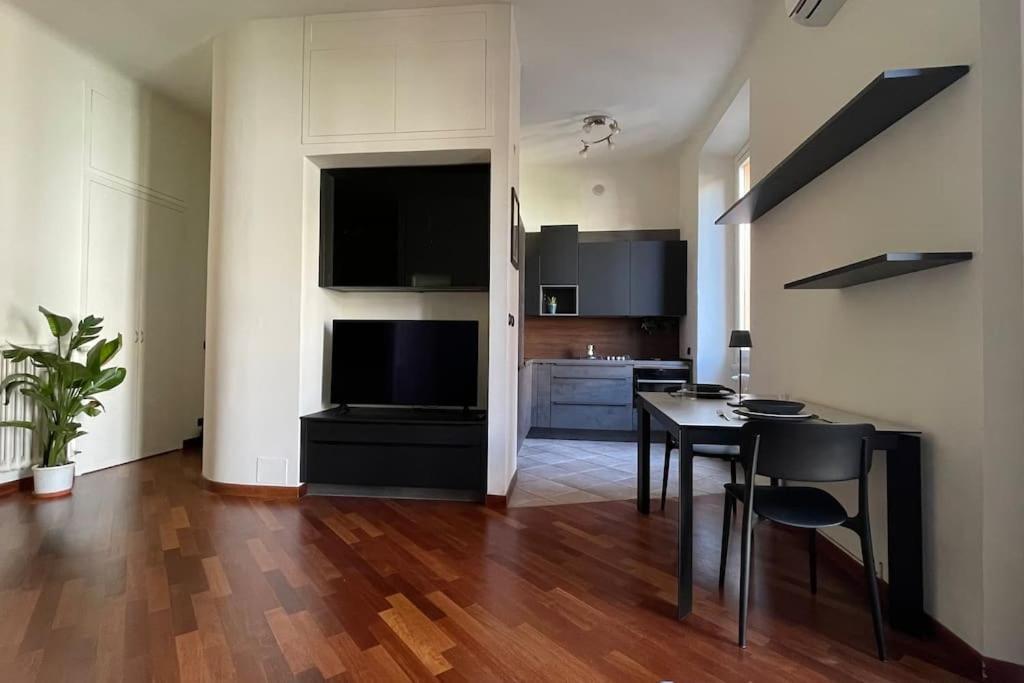 Ferienwohnung "Iris" Milano Lunigiana In Stazione Centrale Exterior foto